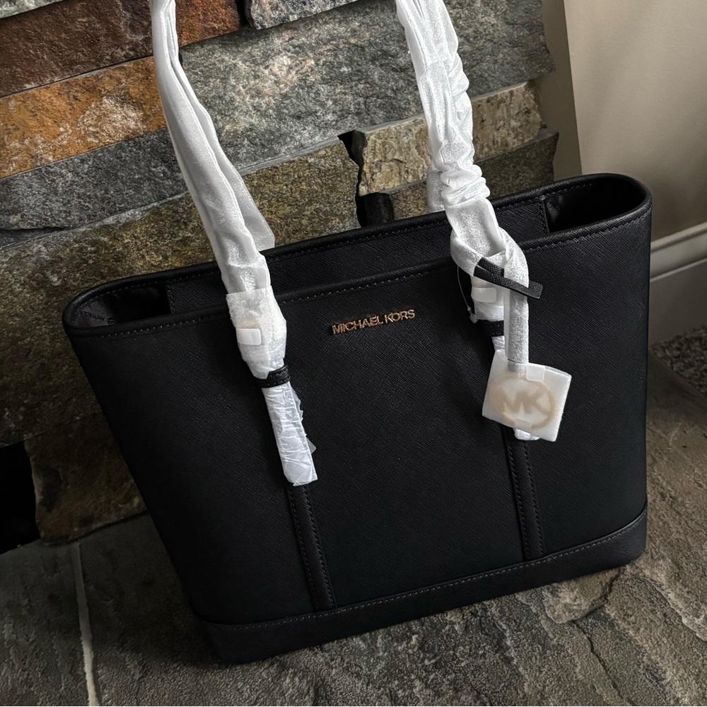 NWT Michael Kors Saffiano Leather Top Zip Tote - Picture 12 of 12